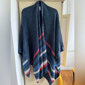 BCBG MAXAZRIA CAPE/PONCHO OS